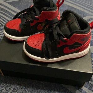 Jordan 1s size 5c.